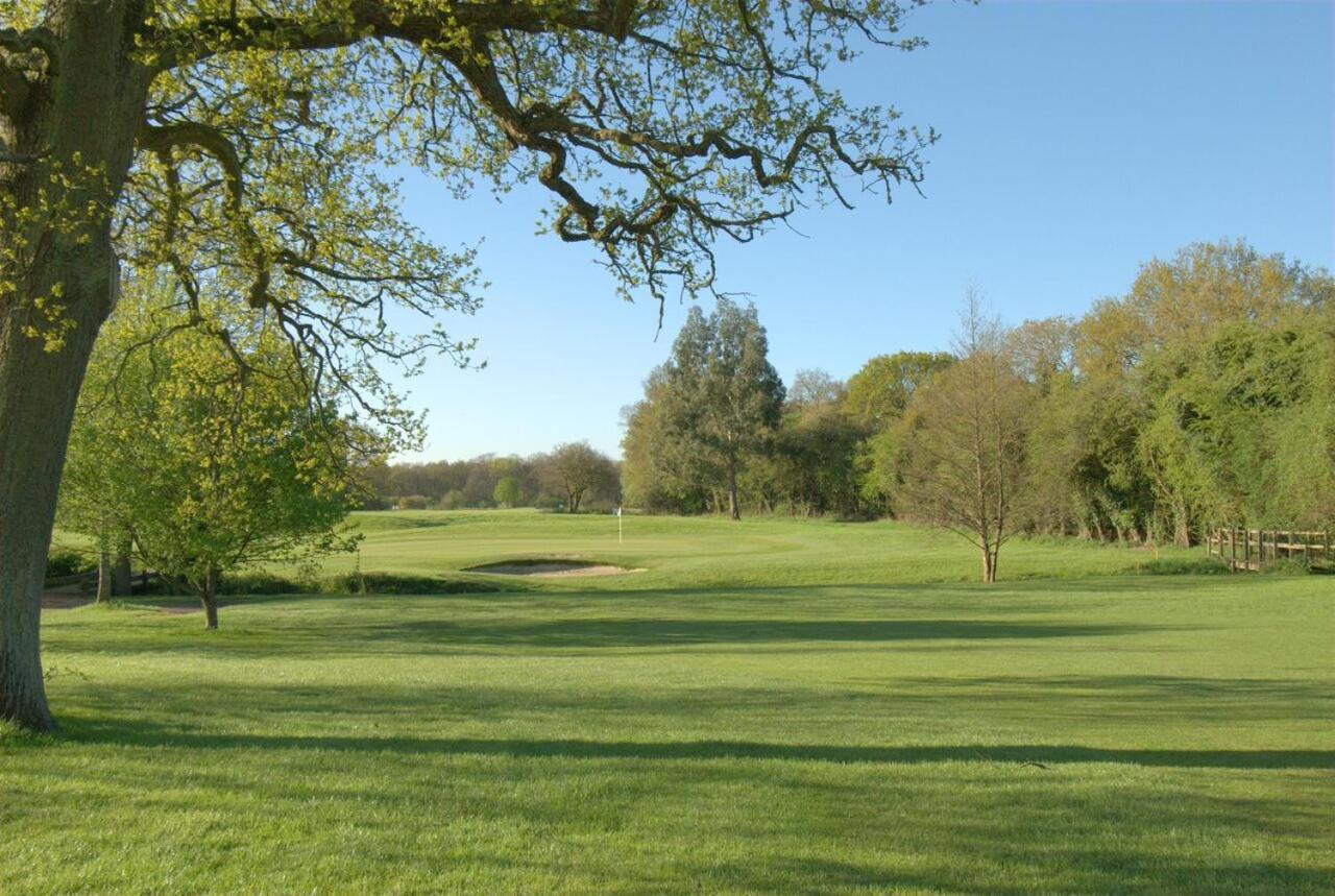 Blacknest Golf And Country Club Alton  Exterior photo