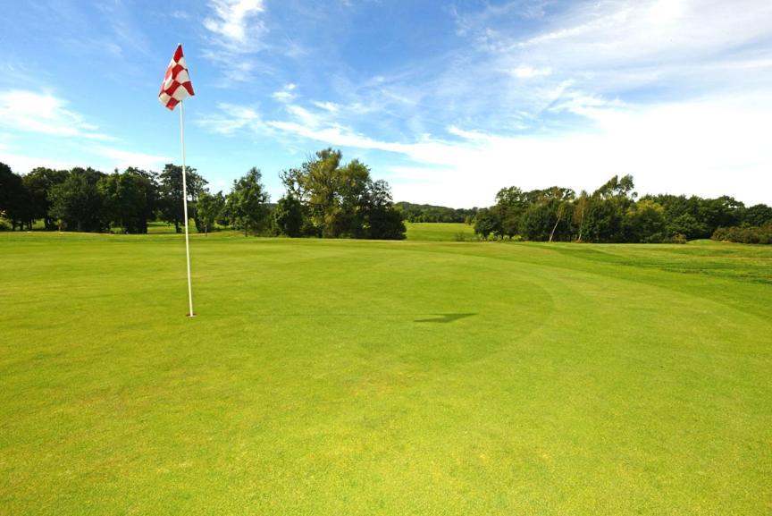 Blacknest Golf And Country Club Alton  Exterior photo